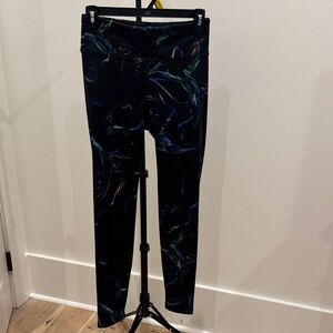 Heroine Sport Black Athletic leggings with Multicolor Print